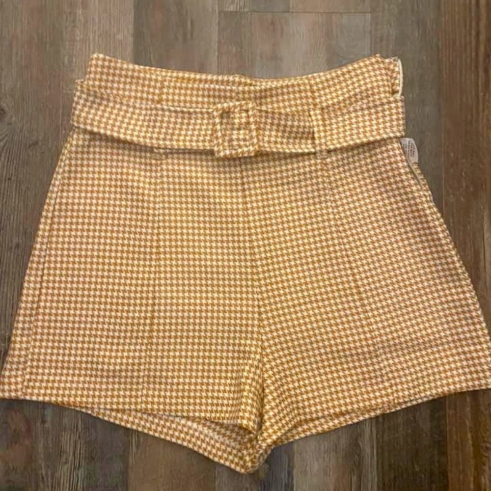 gold and white houndstooth print shorts
